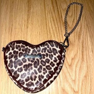 Gilson Martin animal print, heart wristlet